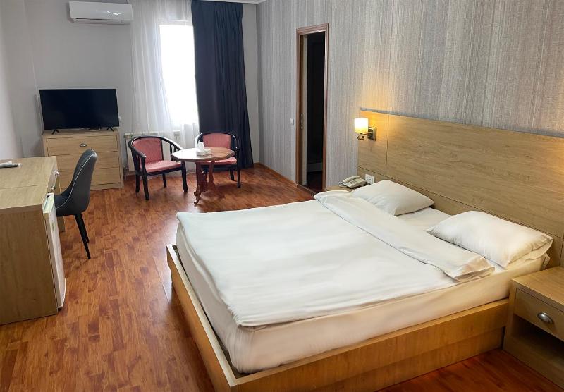 Deluxe Double Room image 4
