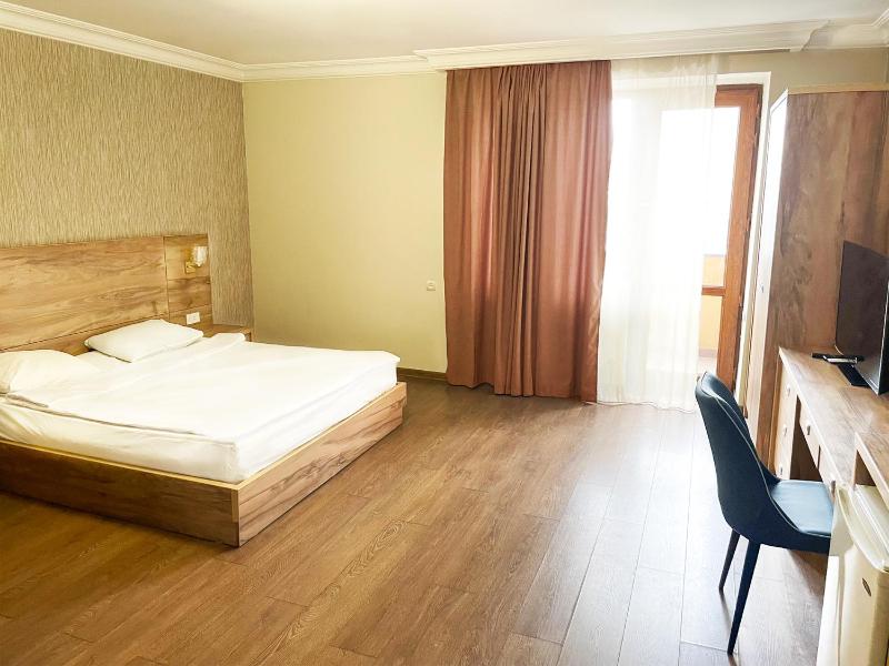 Deluxe Double Room image 3