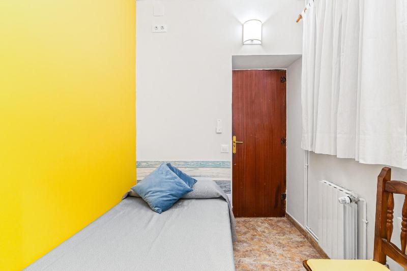 Economy Single Room image 4