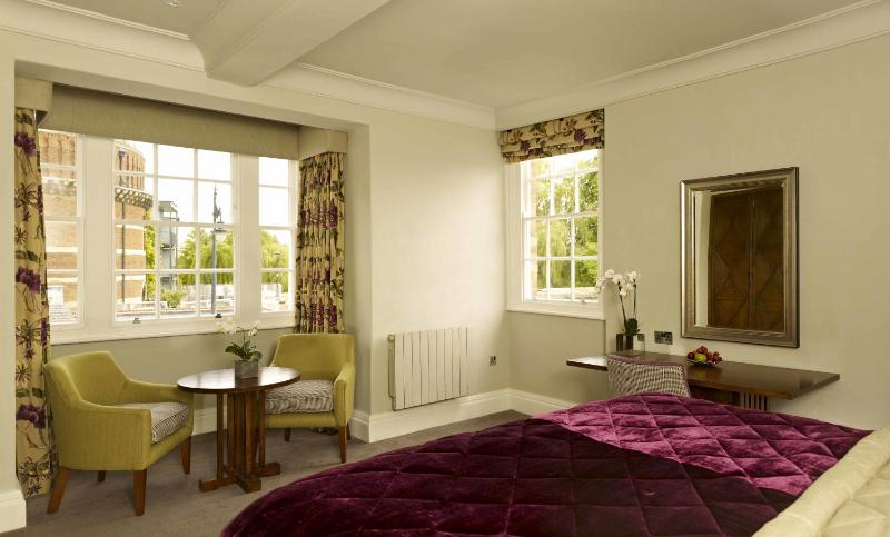 Deluxe Double Room image 2