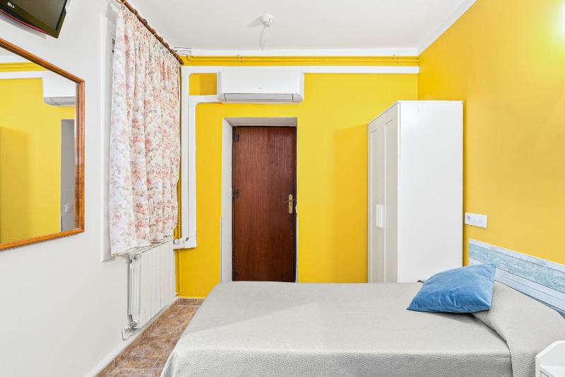 Hostal Santa Ana - image 4