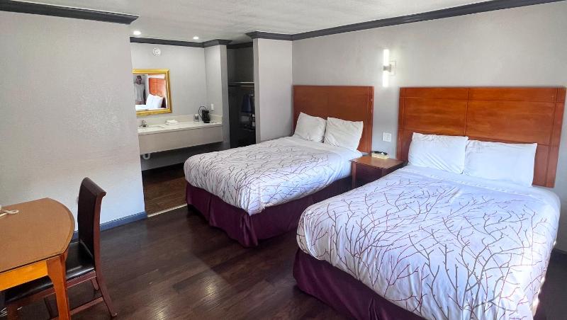 Two-Bedroom Suite image 4
