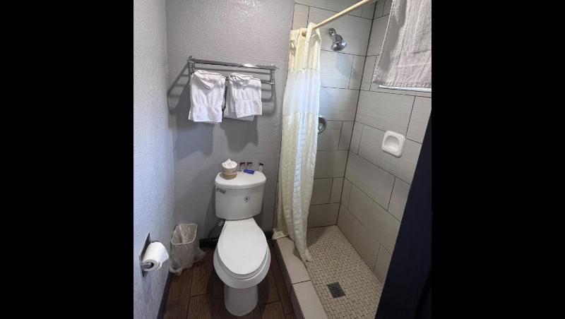 Quadruple Room with Bathroom image 2