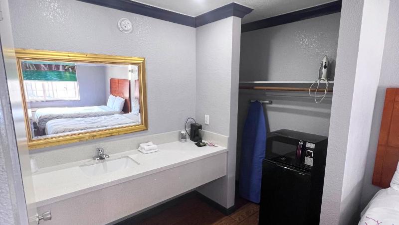 Two-Bedroom Suite image 2