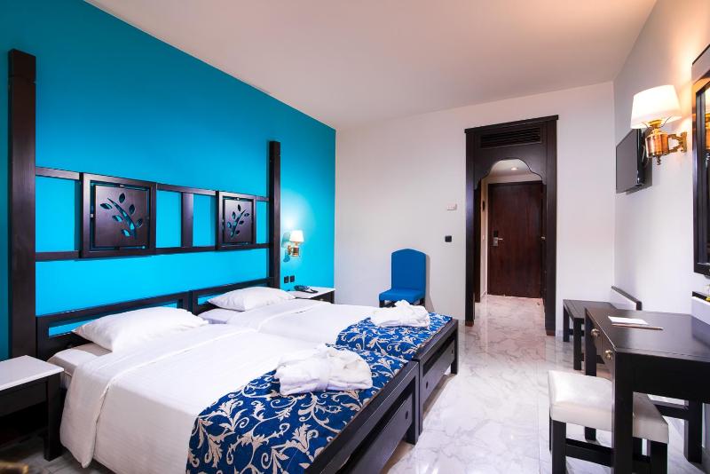 Standard Double Room image 4