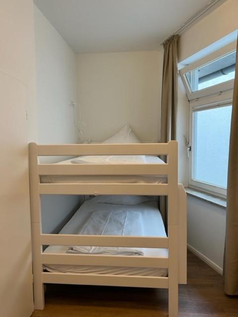 Small Twin Room image 4
