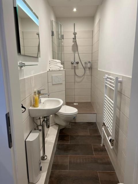 Small Twin Room image 3