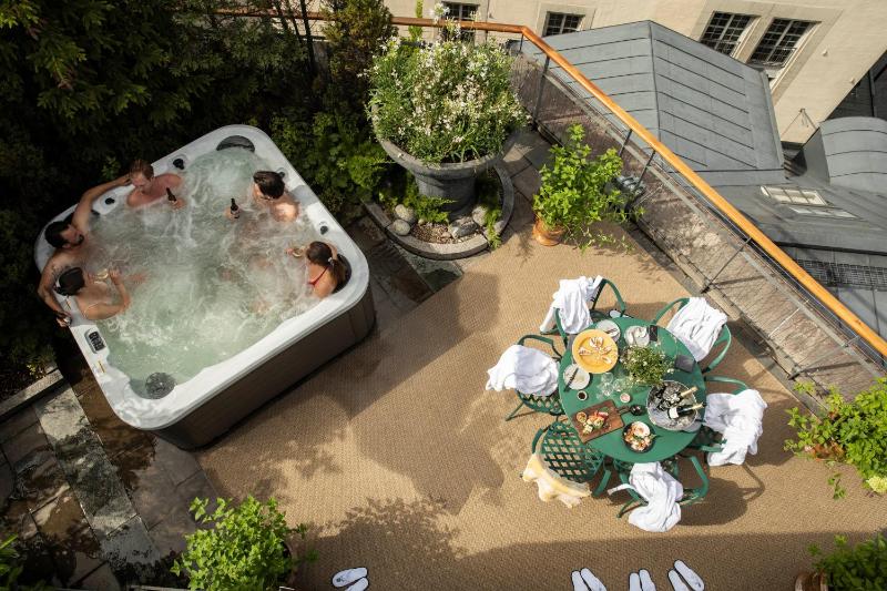 Balcony Suite image 1