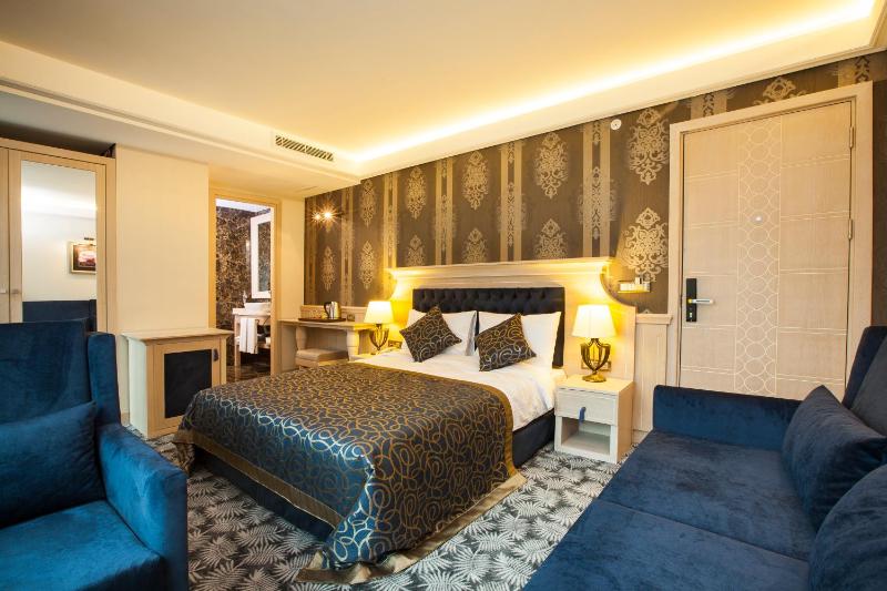 Deluxe Double Room image 3