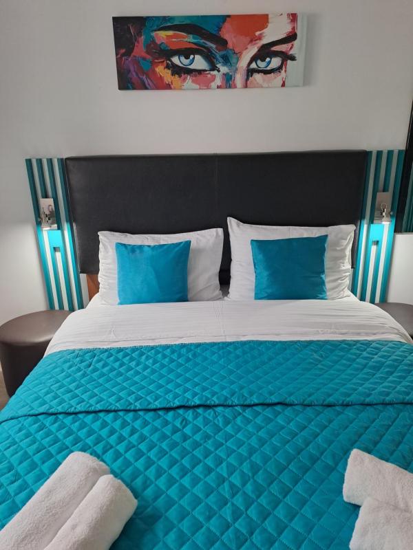Double Room with Garden View image 3
