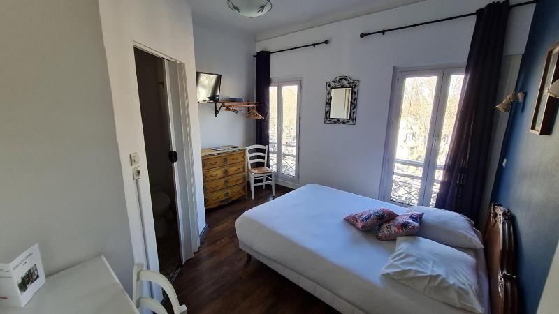 Standard Single Room with Shower image 1