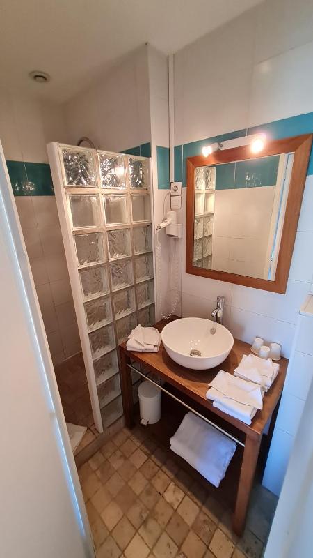 Twin Room image 3