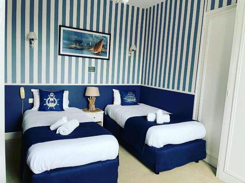 Twin Room image 1