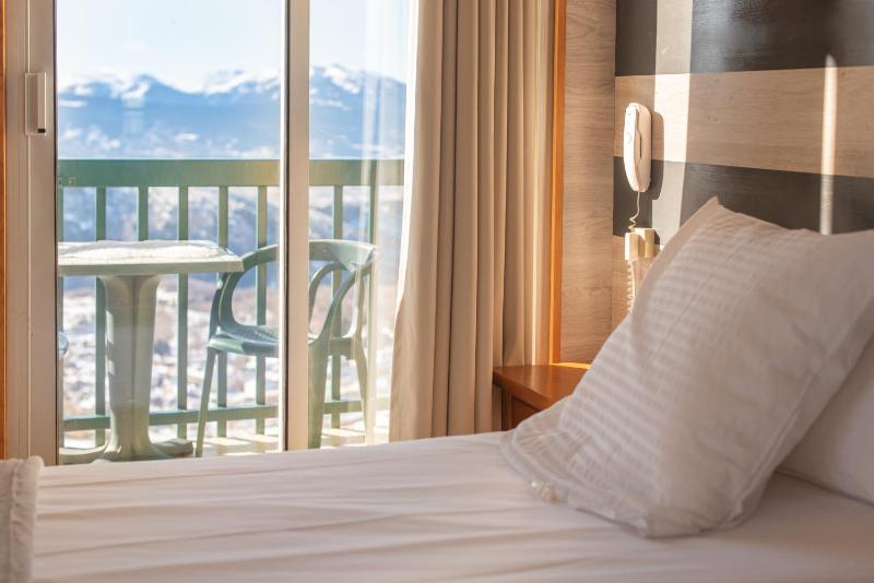 Double Room with Mountain View image 3