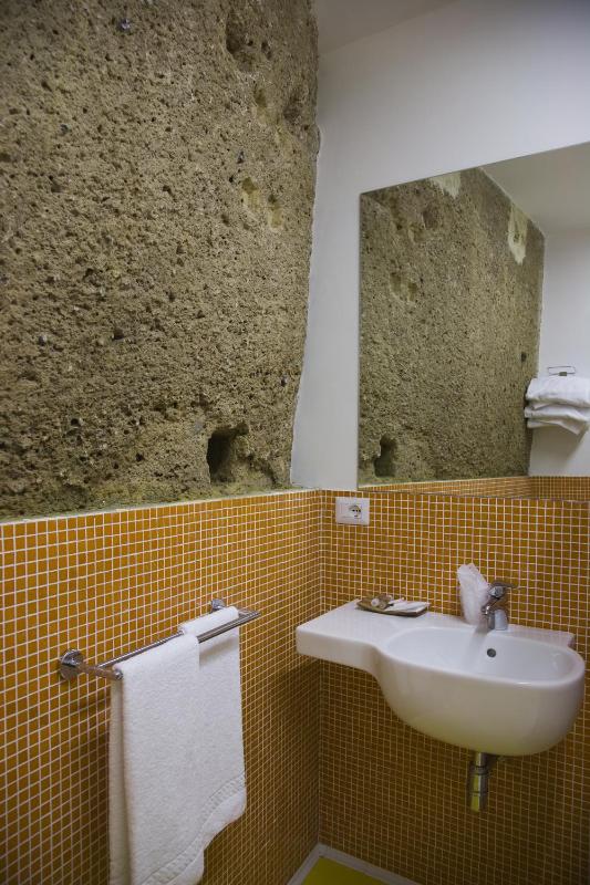 Quadruple Room image 3