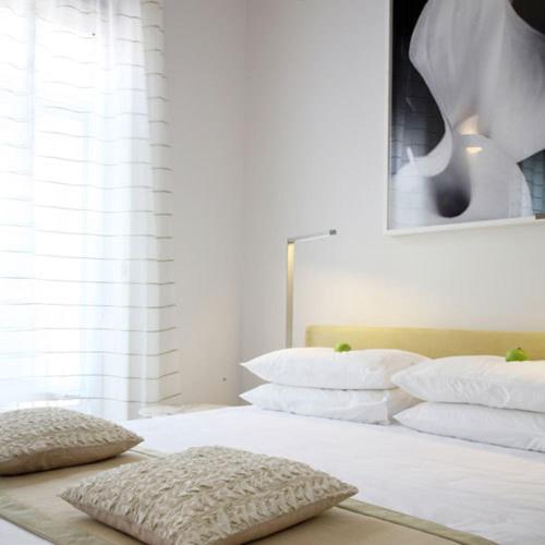 Deluxe Double Room image 3