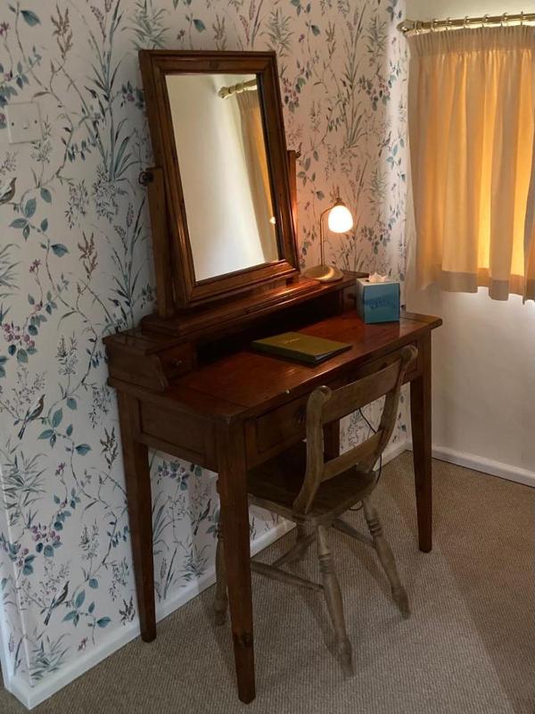 Superior King Room image 3