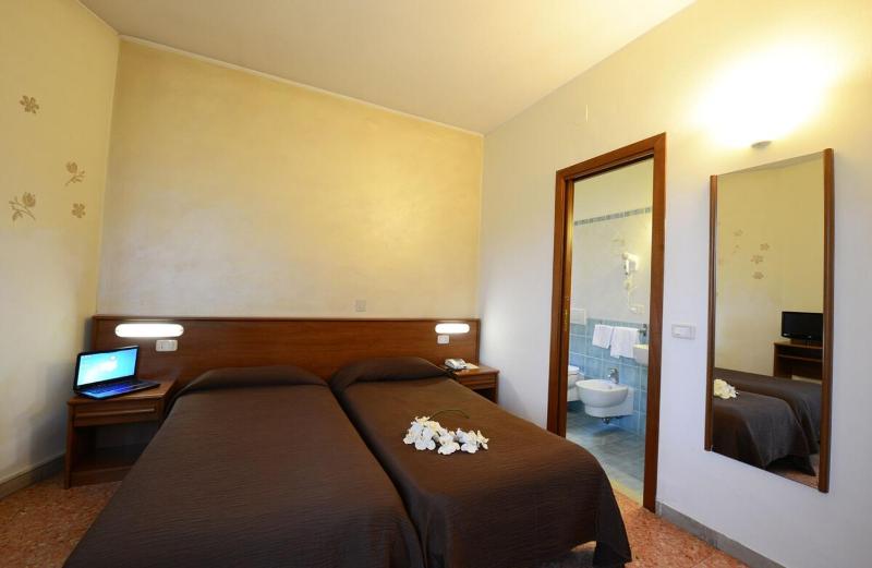 Hotel Astor - image 4