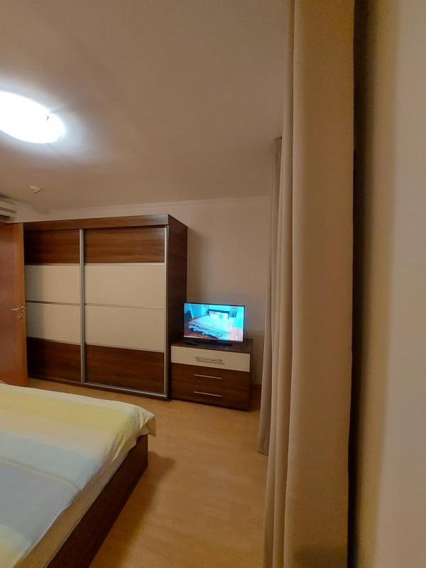 Luxury Two-Bedroom Apartment image 1