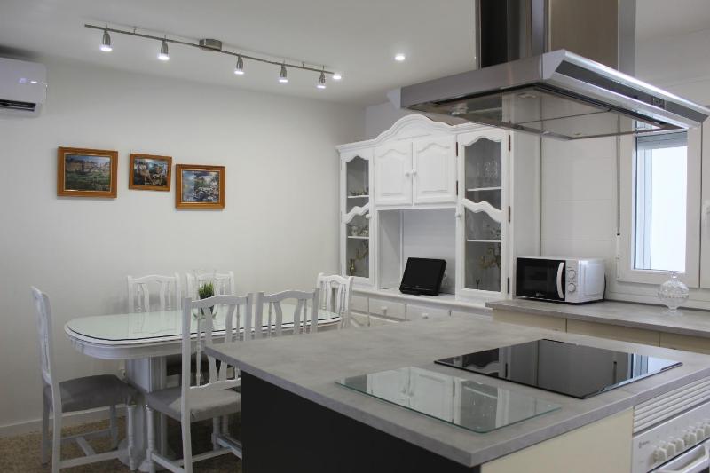 Apartamento Calle Huelva by CasaTuristica - image 16