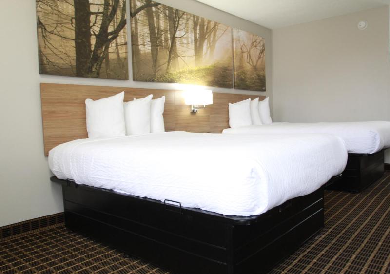 Double Room with Two Double Beds - Smoking image 3