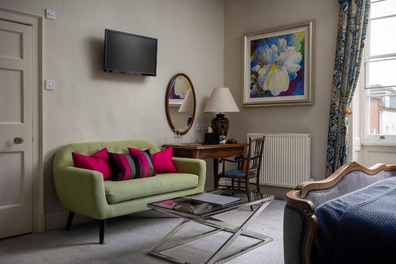 Simmonds Room image 4