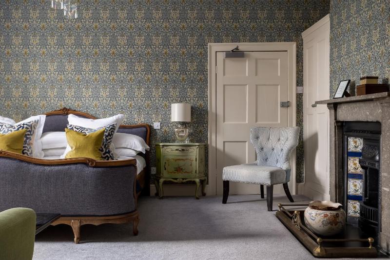 Simmonds Room image 3