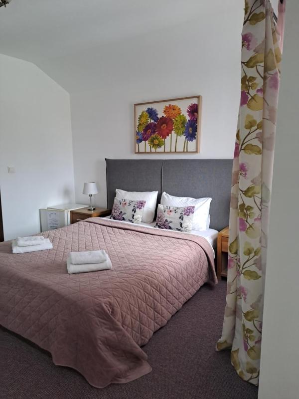 King Room with Balcony image 1