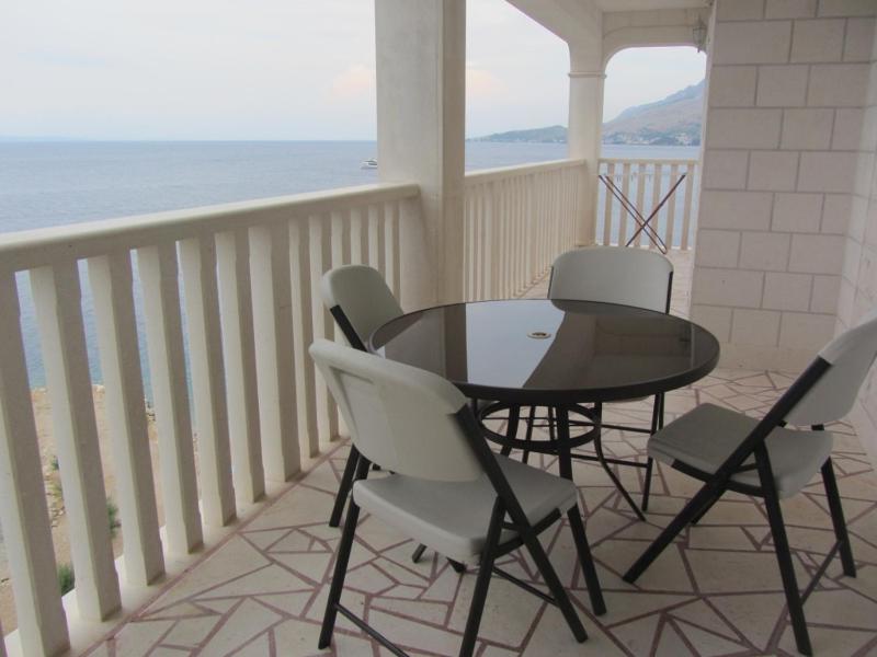 Apartments Lozina on the Beach - image 2