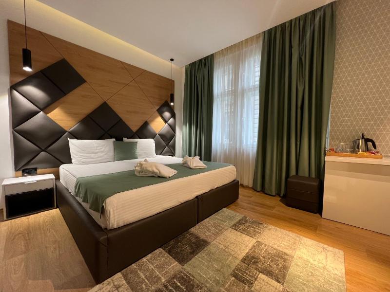 Capital Hotel Garni - image 13