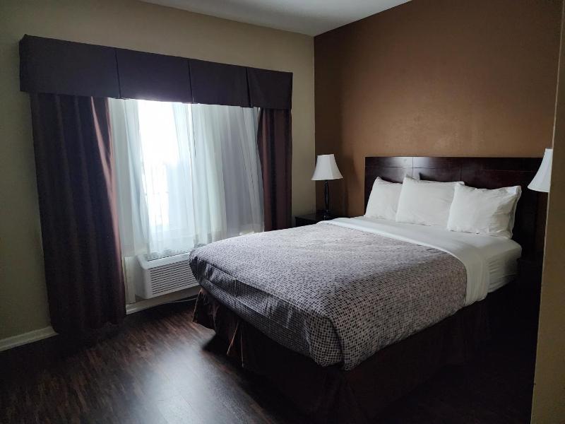 Queen Room - Accessible/Non-Smoking image 2