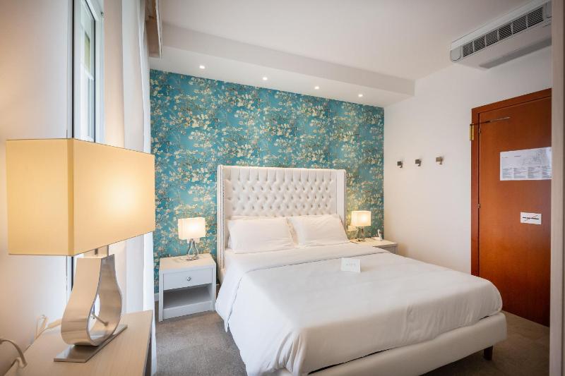 Standard Double Room image 4