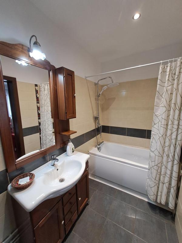 Deluxe Double or Twin Room image 4