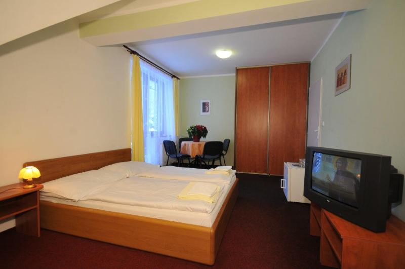 Quadruple Room with Balcony and Extra bed image 3