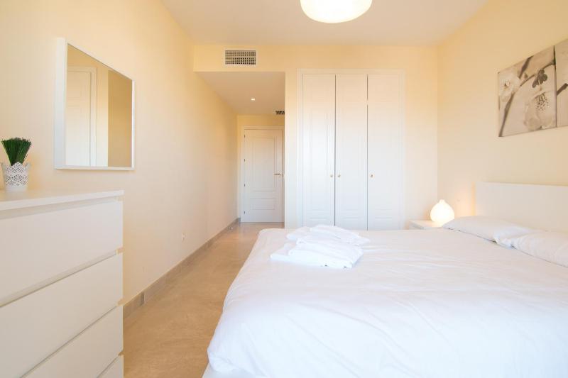 2114-Apt with nice terrace with pool view - image 11