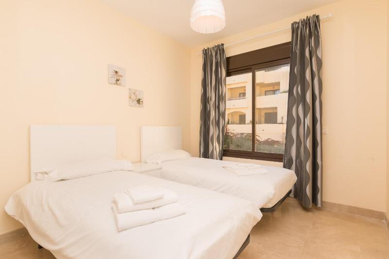 2114-Apt with nice terrace with pool view - image 25