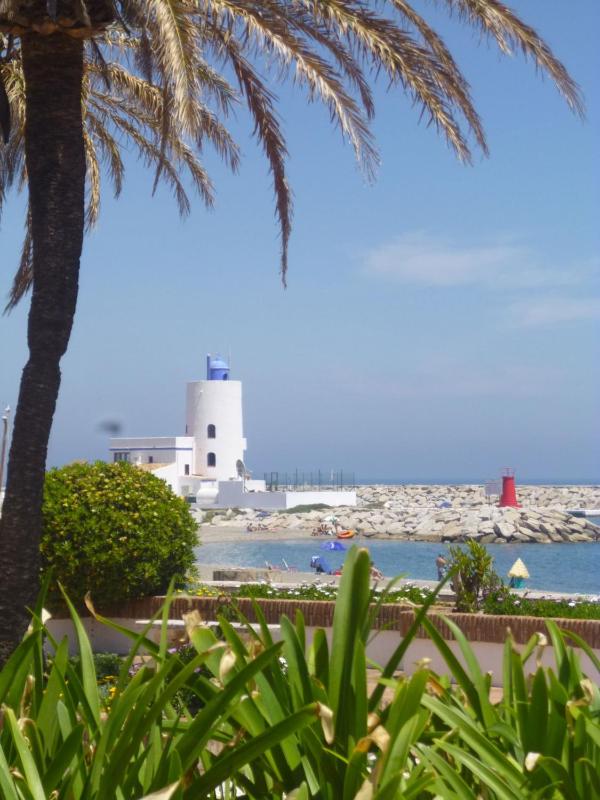 2114-Apt with nice terrace with pool view - image 33