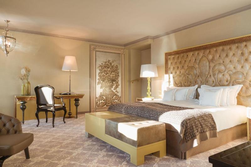 Junior Suite Large with Lake View image 1