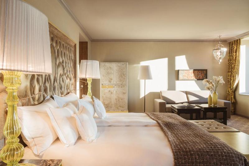 Junior Suite Large with Lake View image 3