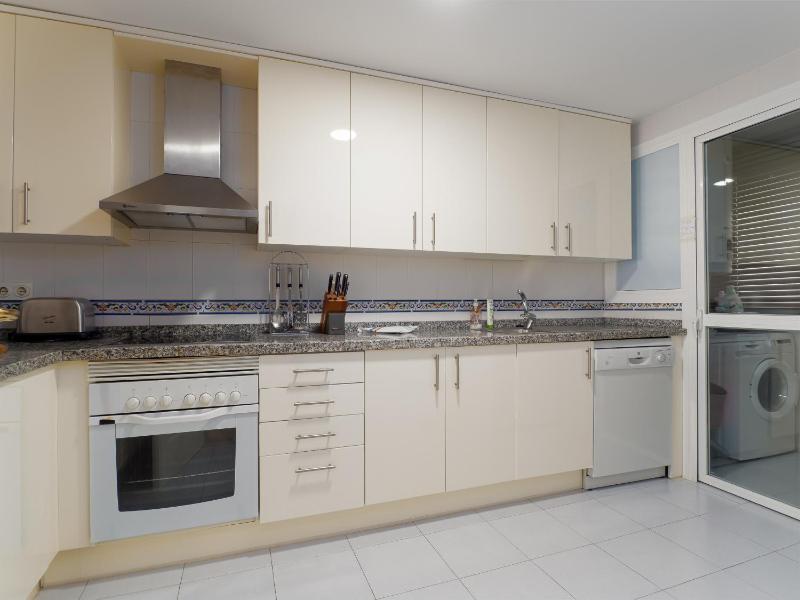 2147-Beautiful 2 bedrooms with sea view - image 11