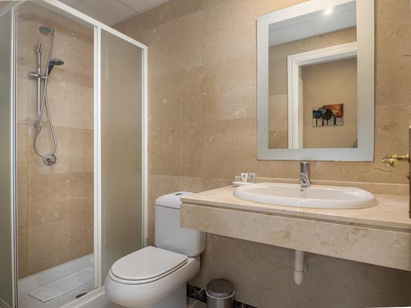 2147-Beautiful 2 bedrooms with sea view - image 5