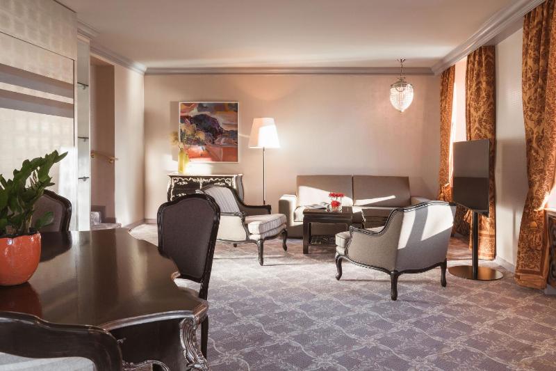 Carlton Suite with Lake View  image 1