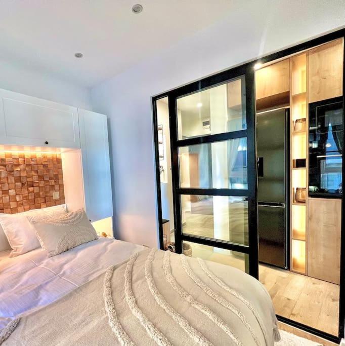 Boutique lux design apartment @Bansko Royal Towers - image 9