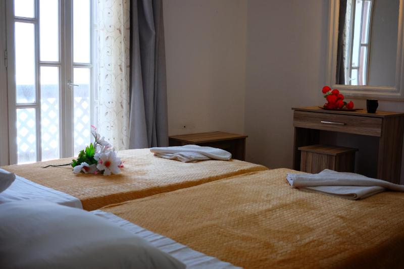 Studio (2 Adults) image 2