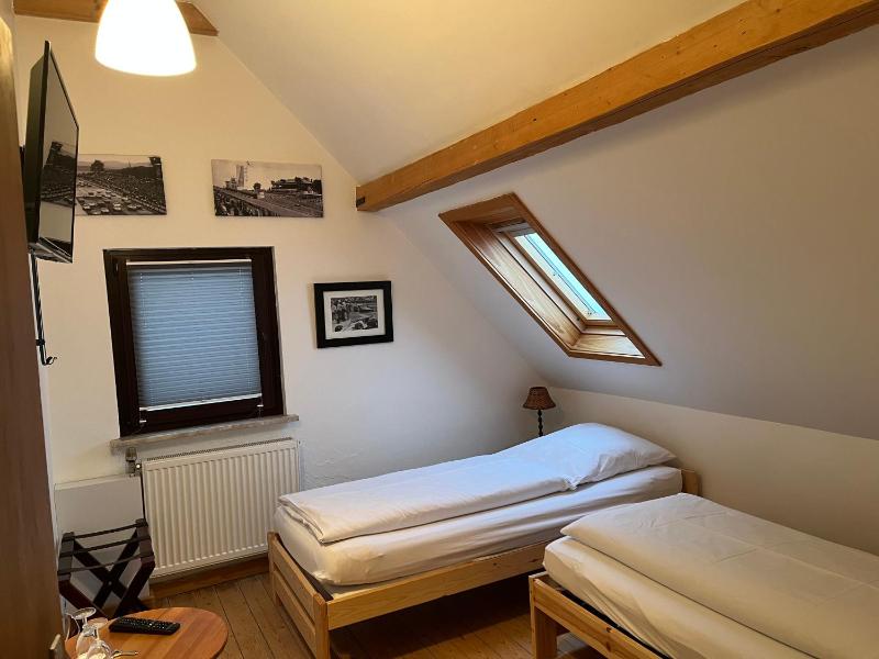 Double or Twin Room with Shared Bathroom image 1