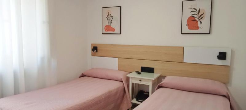 Twin Room image 1