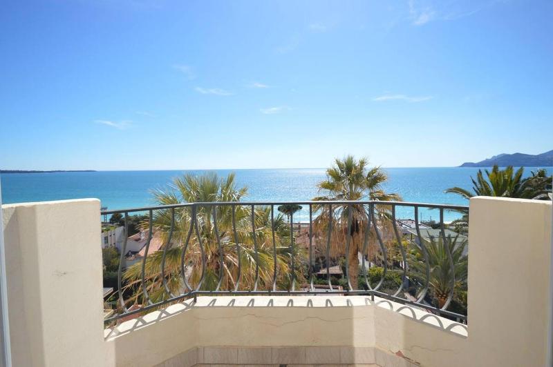 Brand New Three Bedroom Apartment with Sea views - image 1