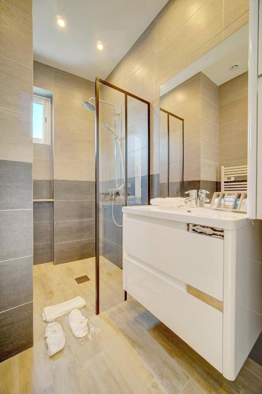 Brand New Three Bedroom Apartment with Sea views - image 21