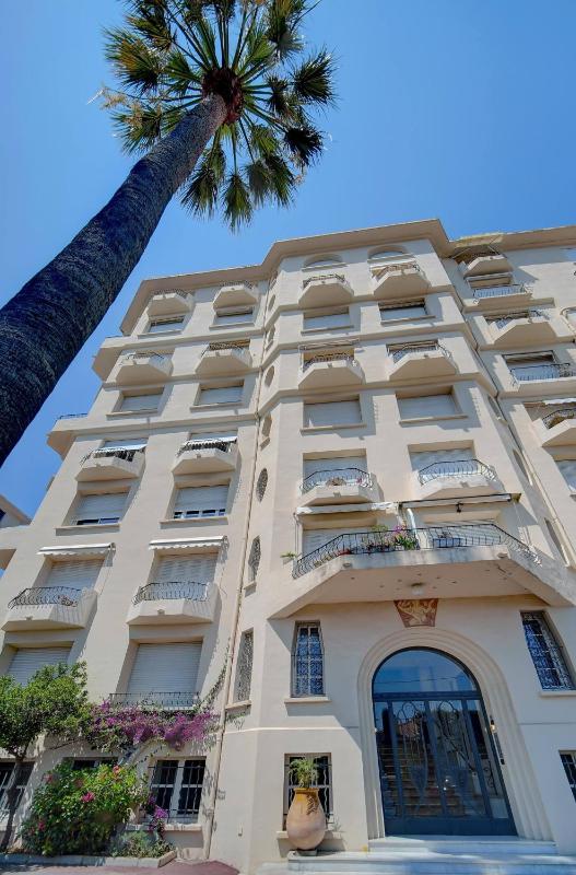 Brand New Three Bedroom Apartment with Sea views - image 8