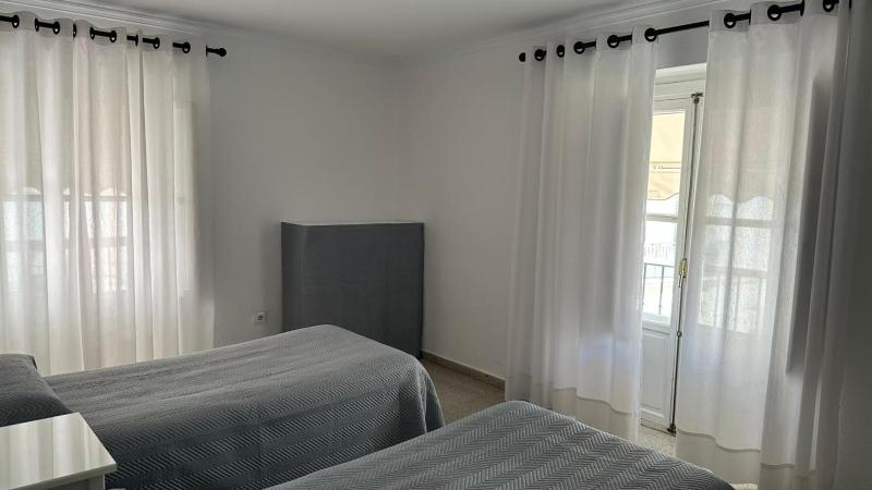 Twin Room with Extra Bed image 3